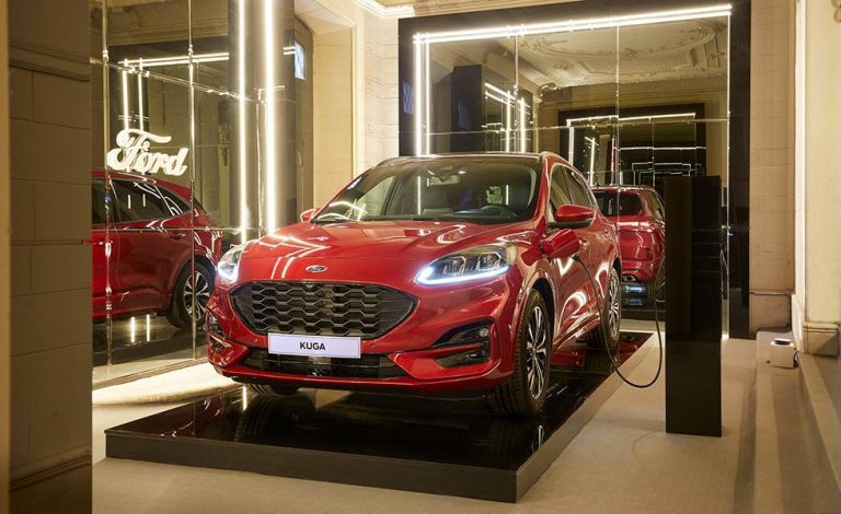 El Ford Kuga PHEV se luce en Casa Decor
