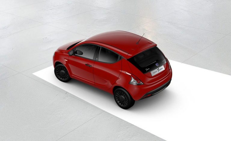 Lancia Ypsilon EcoChic. Estrena mecánica híbrida suave