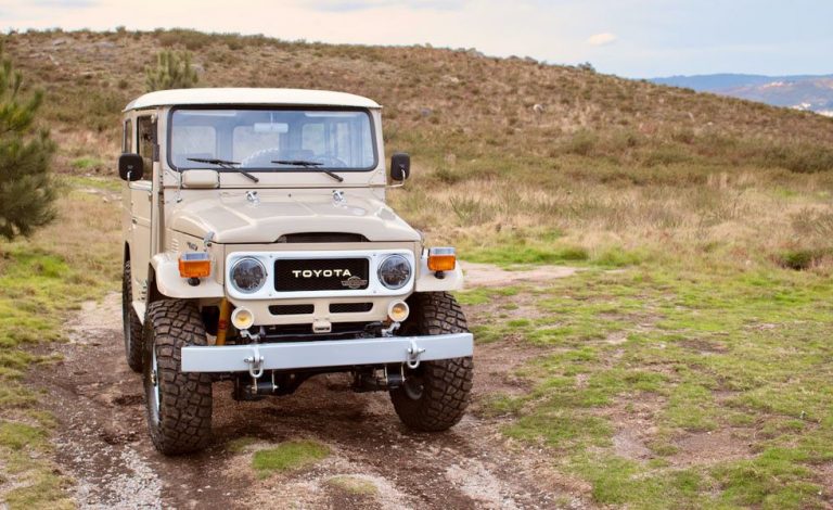 Toyota Land Cruiser FJ40. Personalizado por Legacy Overland