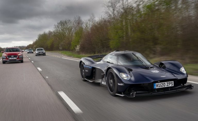 Aston Martin Valkyrie. Se pone a punto en carreteras abiertas