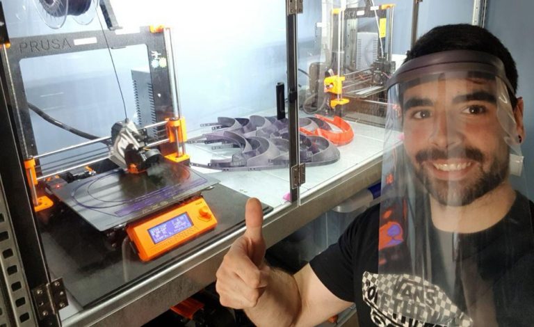 Renault: 50 empleados fabrican mascarillas con impresoras 3D