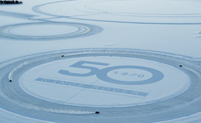 Range Rover. Celebra su 50 aniversario sobre la nieve