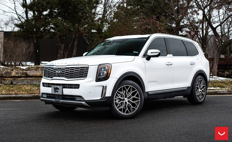 Kia Telluride. Vossen pone las llantas