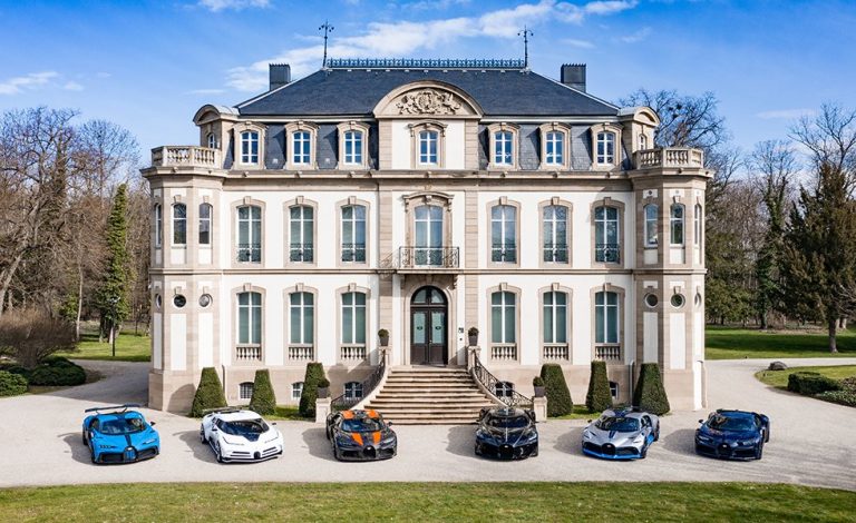 Bugatti. Reúne a toda su gama en Francia