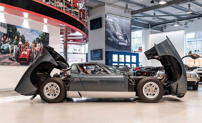 Lamborghini Miura SV. ¿Quieres estrenar este legendario deportivo?