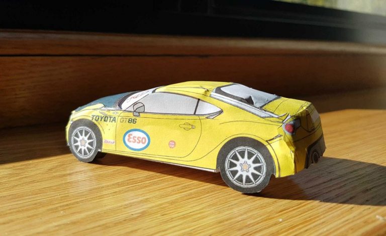 Toyota GT86. Puedes fabricarlo desde un simple folio