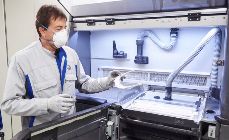 Volkswagen Navarra ya ha fabricado más de 1.000 pantallas protectoras