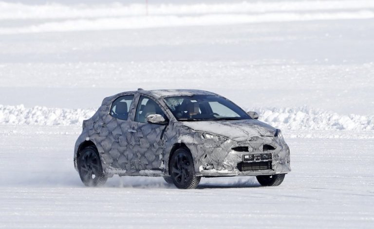Ya rueda el Toyota Yaris crossover