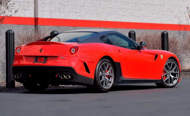 Ferrari 599 GTO. Mecum subasta esta unidad prácticamente a estrenar