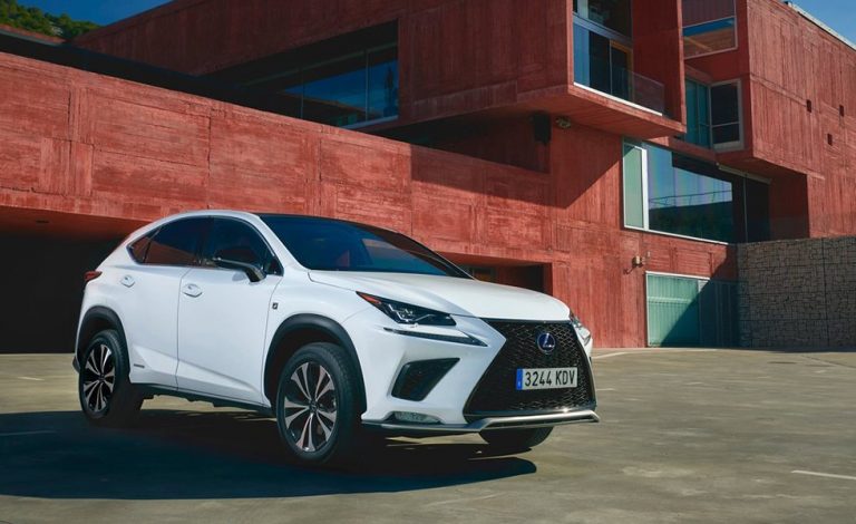 Lexus NX. Tracción delantera para el Reino Unido