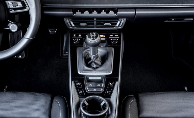 Porsche 911. Ahora lo tienes con cambio manual