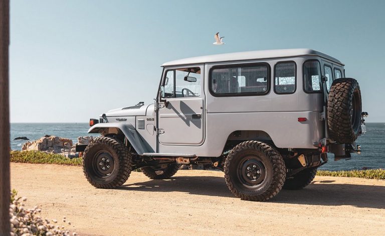 Toyota Land Cruiser. The FJ Company restaura este del 84