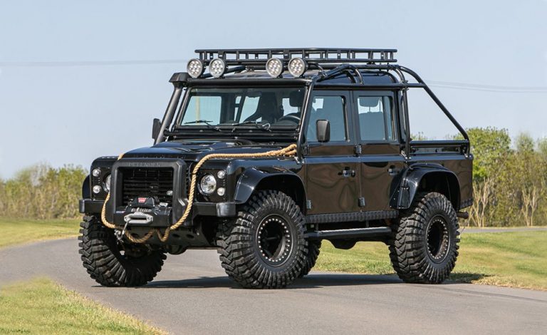 Land Rover Defender. Siéntete James Bond