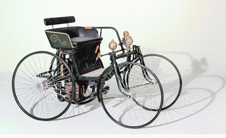 120 Años de volantes Mercedes-Benz. De una palanca a un avanzado centro de mandos