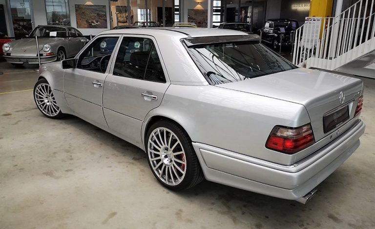 Mercedes-Benz E60 AMG. La berlina de las berlinas en los 90