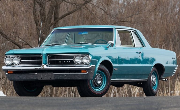 El presidente de Mecum Auctions subasta su colección de Pontiacs GTO