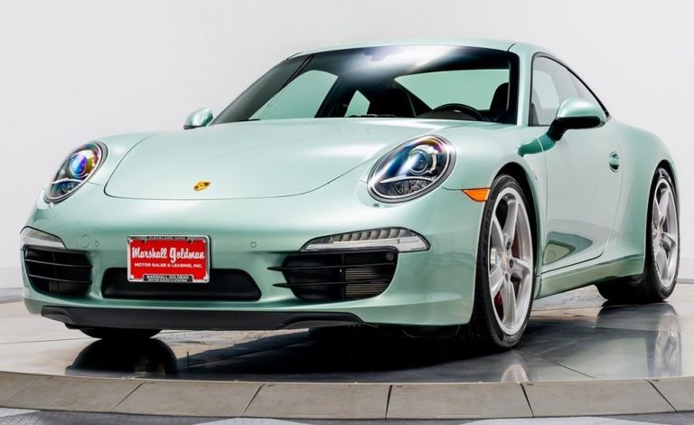 Porsche 911 Carrera S. Este tiene un toque retro