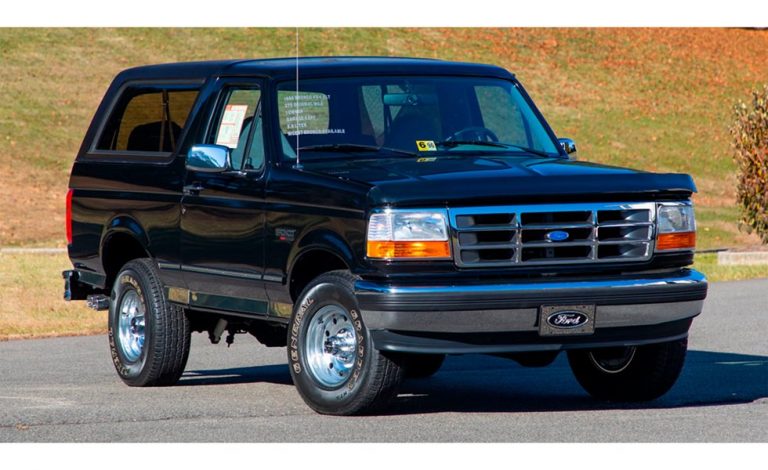 Este Ford Bronco del 95 es lo más cercano a comprarlo de concesionario
