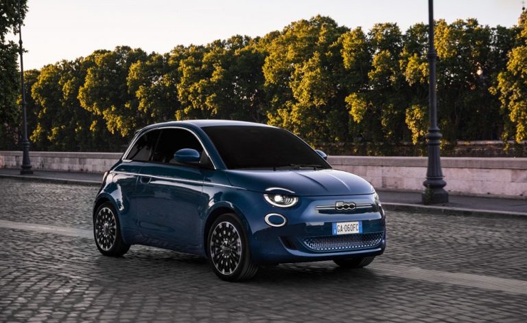 Fiat 500e 'la Prima'. Ahora sin capota de lona, pero con techo de cristal