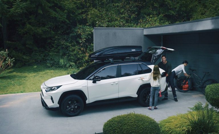 Toyota: la gama híbrida eléctrica mejora sus precios