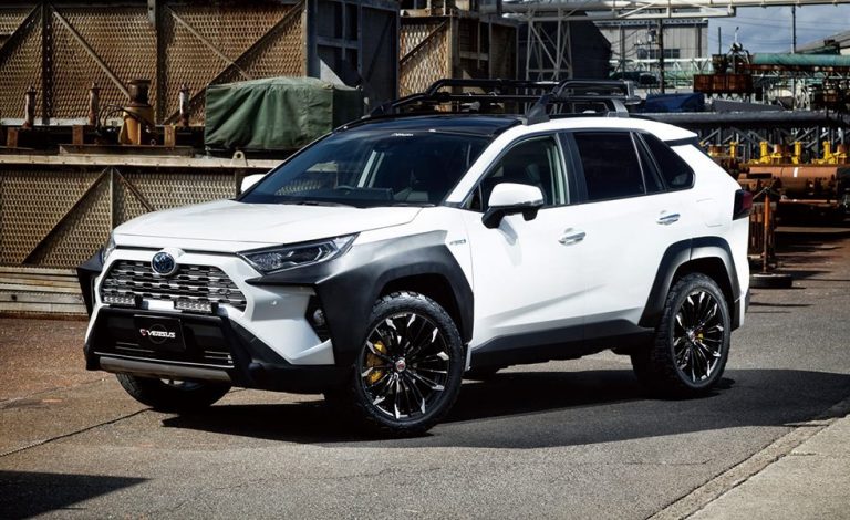 Versus hace del Toyota RAV4 un coche un poco más llamativo