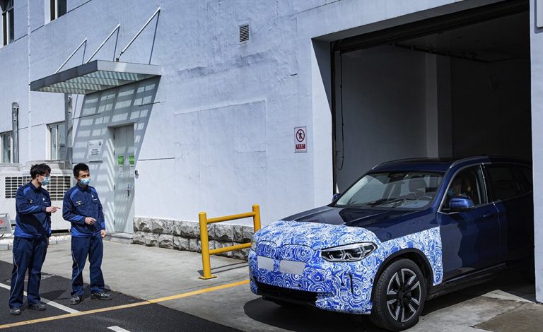 BMW iX3. El eléctrico comenzará a producirse en verano