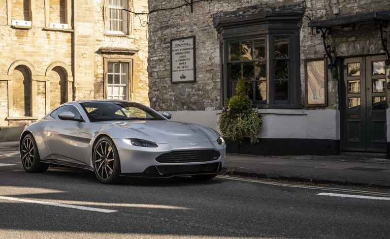 Revenant le da al Aston Martin Vantage un frontal más clásico
