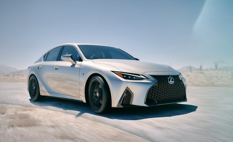 Lexus IS 2021. Imponente