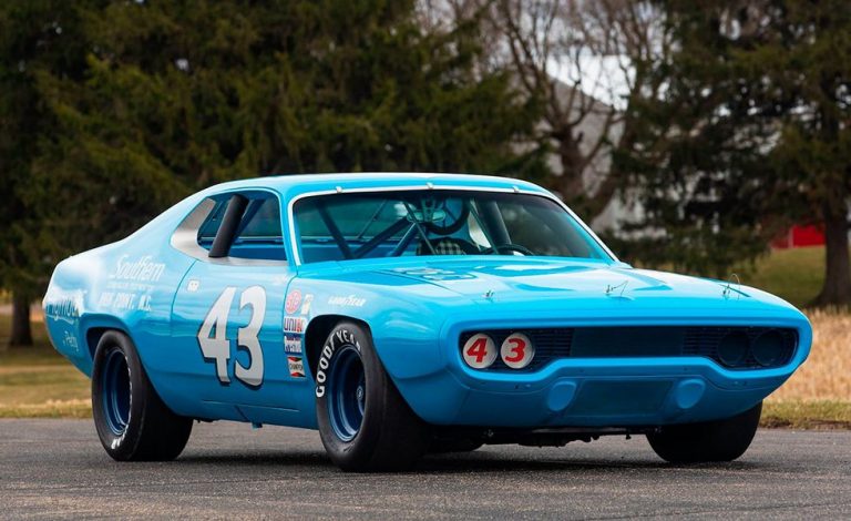 Se subasta este Plymouth Road Runner de 1971 campeón de la NASCAR