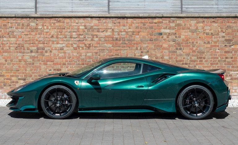 Ferrari 488 Pista. Esta joya está casi a estrenar, pero no es nada barata