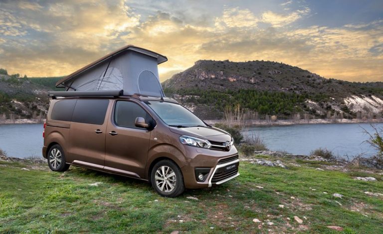 Toyota acompaña a dos ciclistas en su reto de recorrer el Camino de Santiago