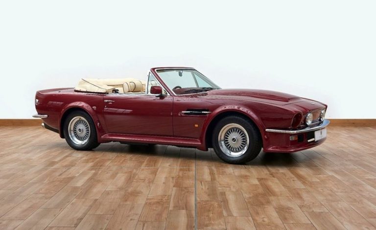Este Aston Martin V8 Volante fue de David Beckham