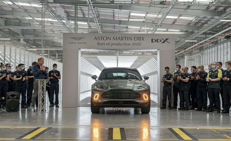El primer Aston Martin DBX abandona la cadena de producción