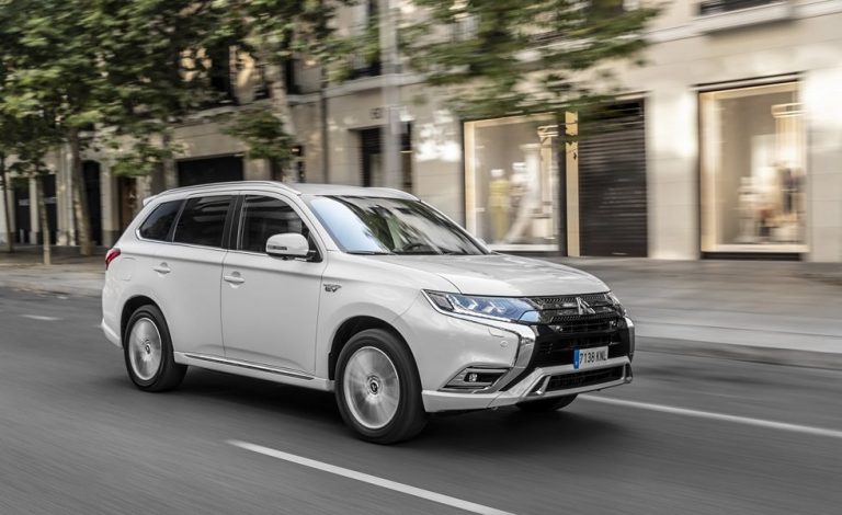 Mitsubishi Outlander PHEV: hasta 10.000 euros de descuento con el Moves II o el Renove