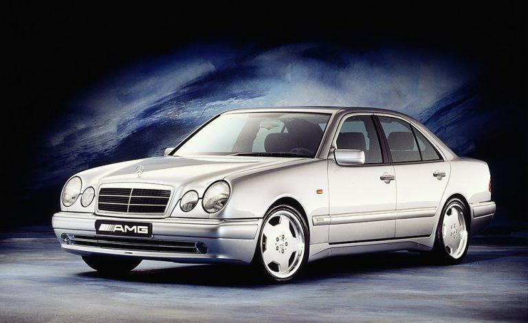 Mercedes-Benz Clase E 210. Las bodas de plata
