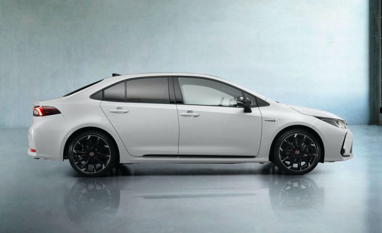 La familia GR Sport del Toyota Corolla sigue creciendo con este Sedán