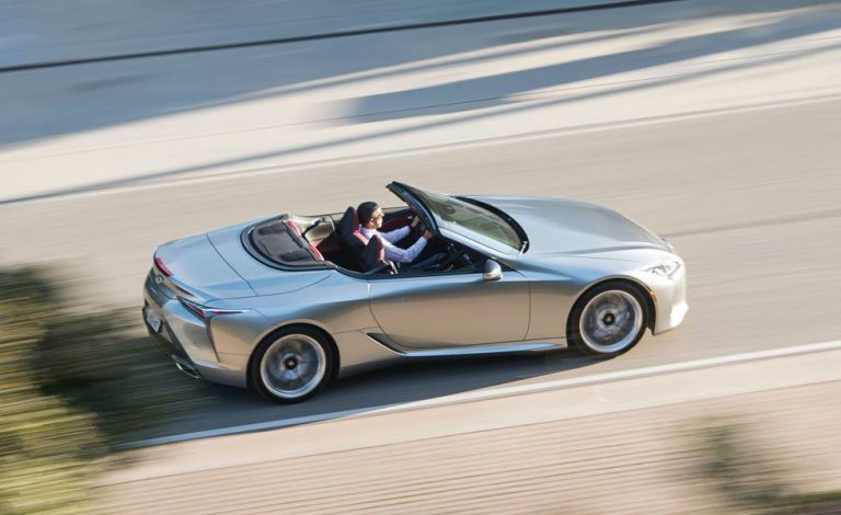 Lexus LC 500 Cabrio. Cuesta casi la mitad que en España