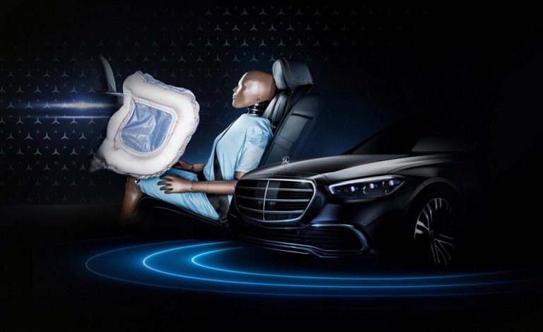 Mercedes-Benz Clase S. El primero con airbag para los ocupantes traseros