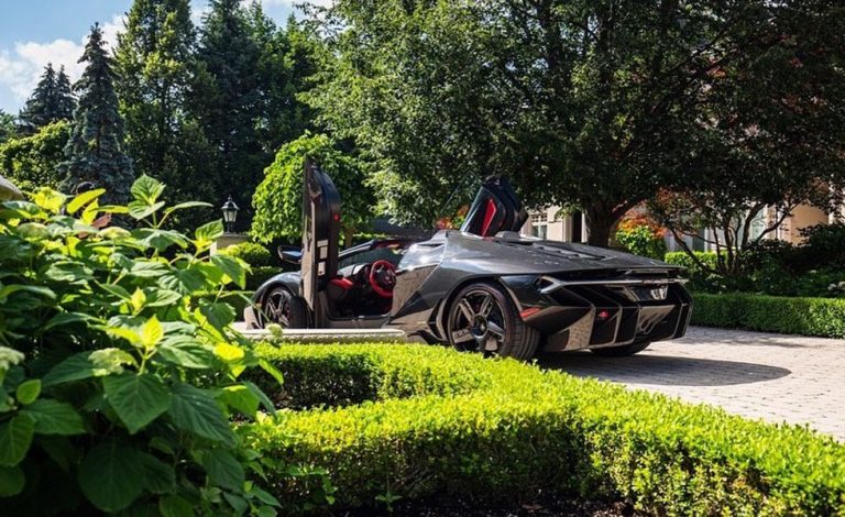 Lamborghini Centenario Roadster. Esta criatura está a la venta