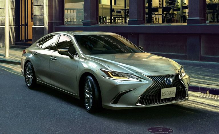 Lexus ES 300h. Estrena novedades en Japón
