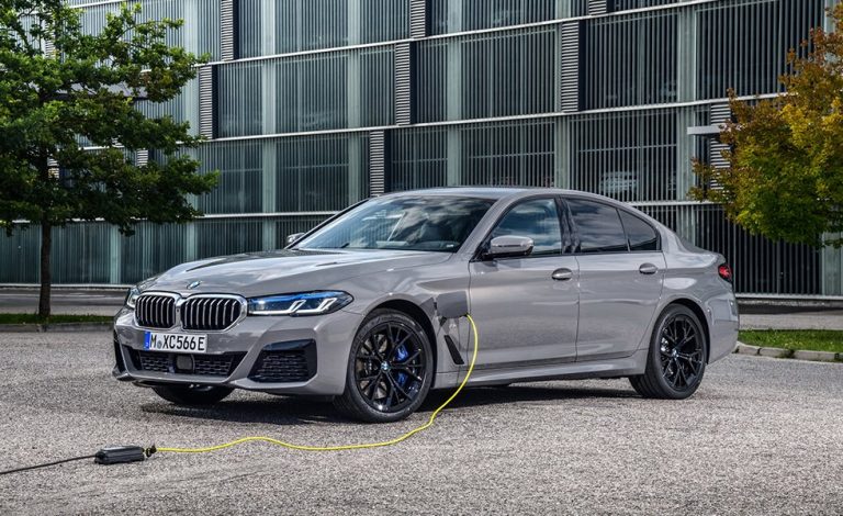 BMW 545e xDrive Hybrid. Un híbrido enchufable más a la lista