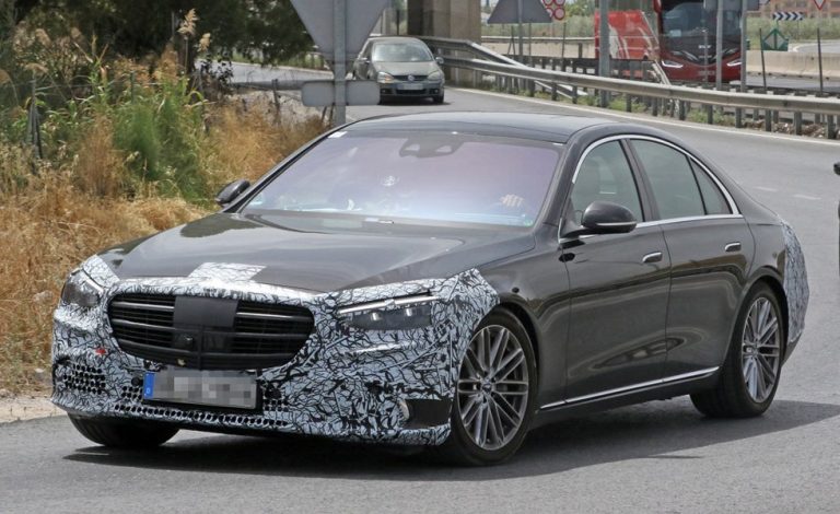 El Mercedes Clase S pierde la ropa en España