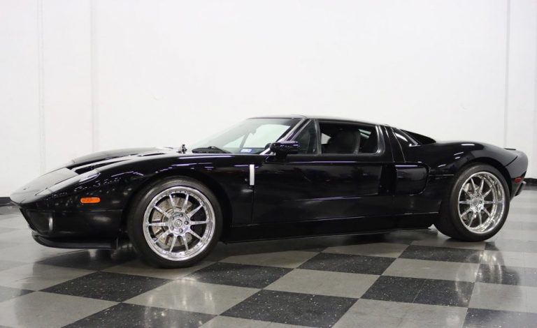 Este Ford GT de 2005 es más potente y más barato que el actual