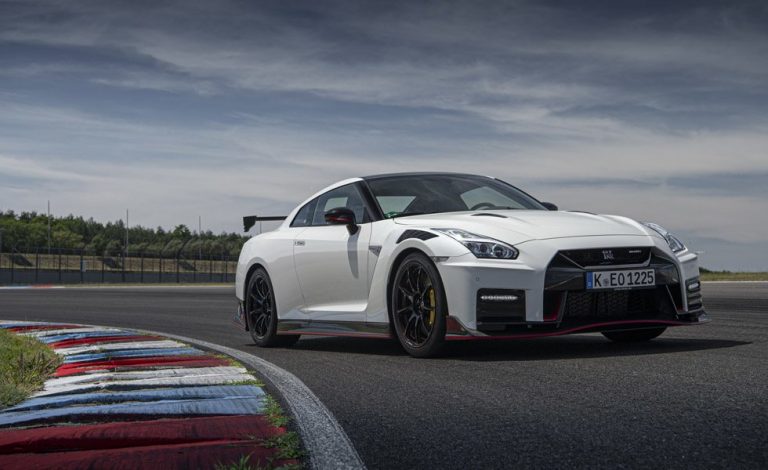 Nissan GT-R. Estrena mejoras en EE.UU. donde es más barato que en España