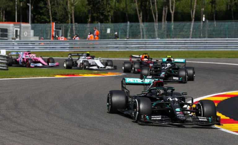 Mercedes y Hamilton, cerca del séptimo cielo, mientras Ferrari baja a los infiernos