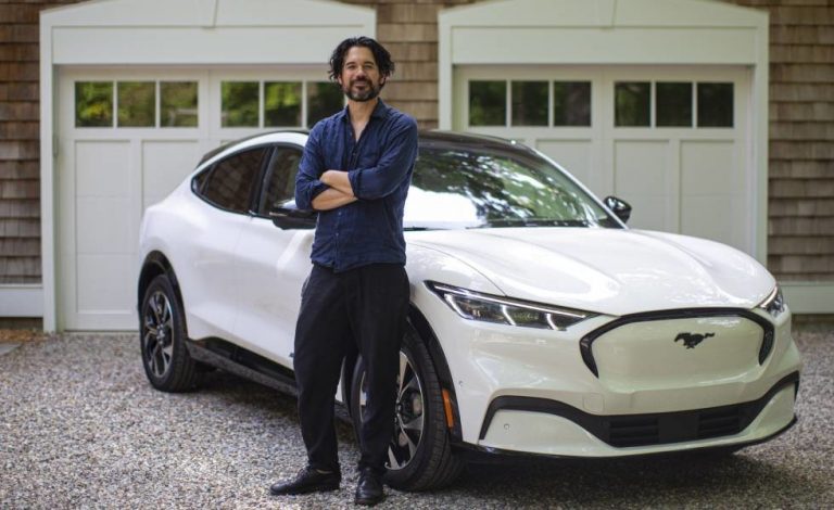 Ford Mustang Mach-E. Sus sonidos inspiran una canción de un músico electrónico