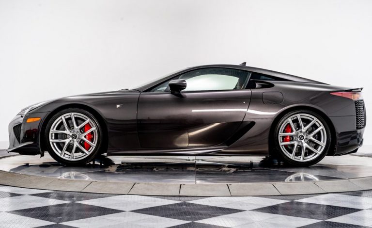 Este es el único Lexus LFA de color marrón. ¿Lo quieres?