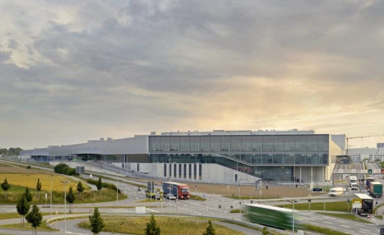 Mercedes. Inaugura oficialmente la Factory 56