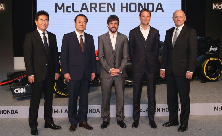 Ron Dennis: «Alonso es un ganador y por eso lo hemos contratado»