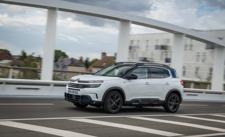Conducimos el C5 Aircross Hybrid. Citroën se electrifica con su propia filosofía